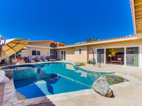 Fantastic Vacation Home with Pool & Spa Located On Beach