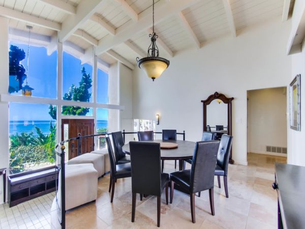 Fantastic Vacation Home with Pool & Spa Located On Beach