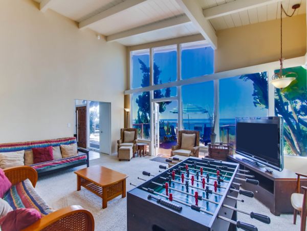 Fantastic Vacation Home with Pool & Spa Located On Beach