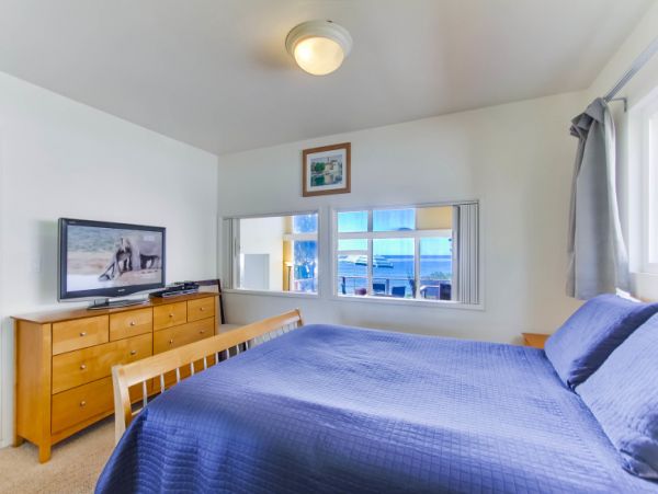 Fantastic Vacation Home with Pool & Spa Located On Beach