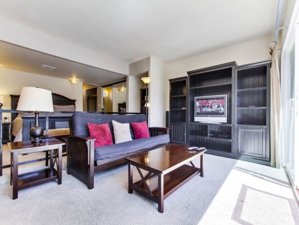 Fantastic Vacation Home with Pool & Spa Located On Beach