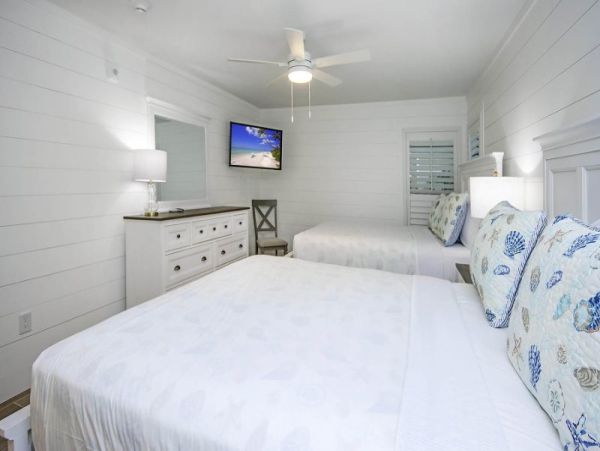 Short Walk to Beach Sanibel Vacation Condo Four Bedroom Sleeps 10