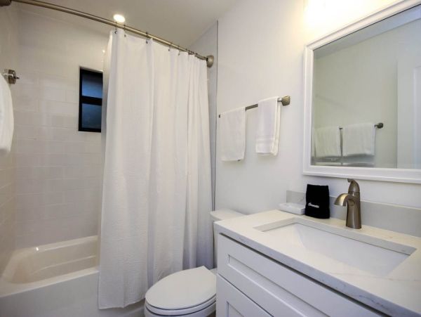 Short Walk to Beach Sanibel Vacation Condo Four Bedroom Sleeps 10
