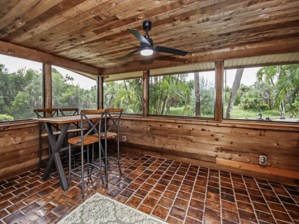 Short Walk to Beach Sanibel Vacation Condo Four Bedroom Sleeps 10