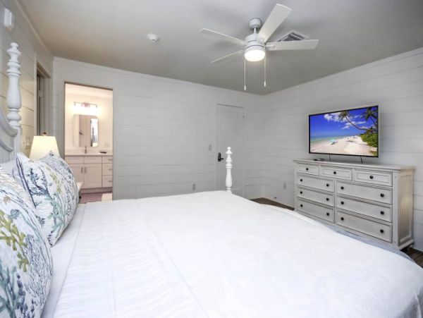 Short Walk to Beach Sanibel Vacation Condo Four Bedroom Sleeps 10