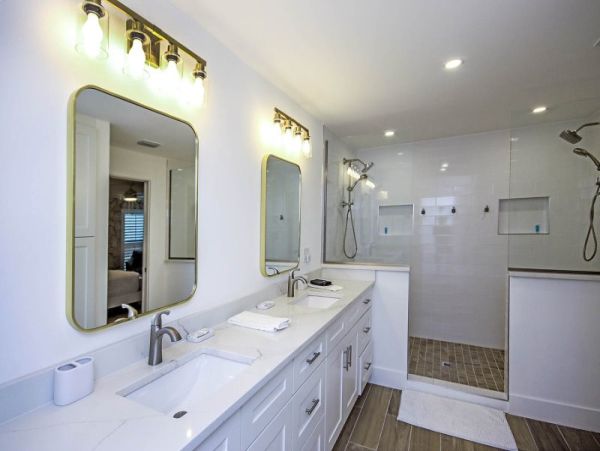 Short Walk to Beach Sanibel Vacation Condo Four Bedroom Sleeps 10