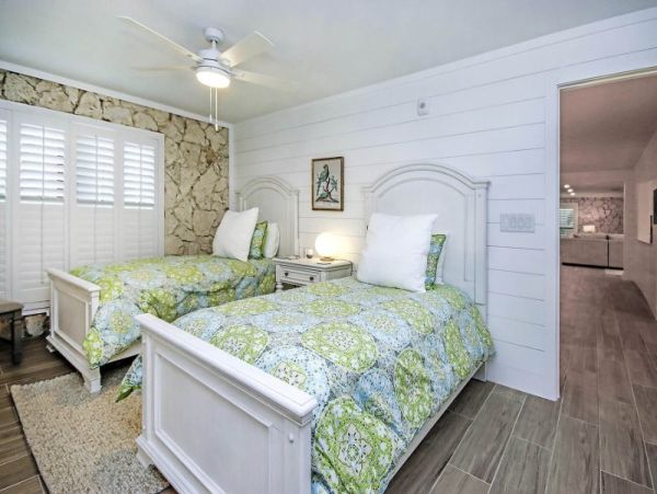 Short Walk to Beach Sanibel Vacation Condo Four Bedroom Sleeps 10
