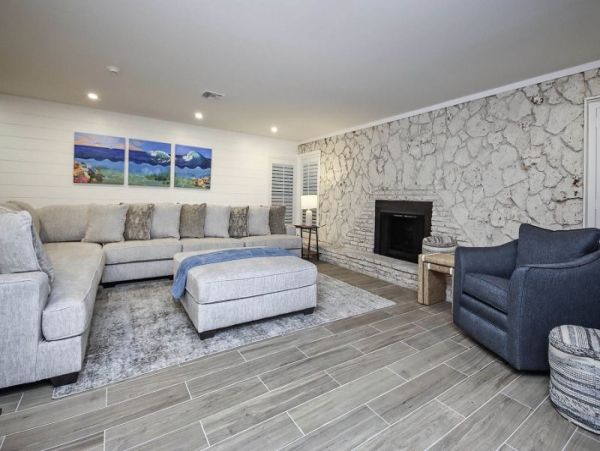 Short Walk to Beach Sanibel Vacation Condo Four Bedroom Sleeps 10