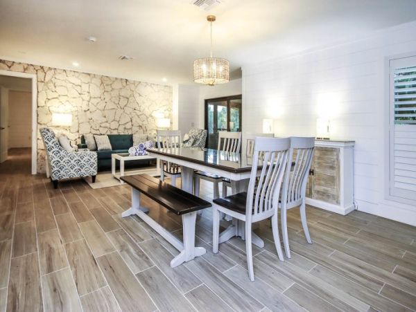 Short Walk to Beach Sanibel Vacation Condo Four Bedroom Sleeps 10
