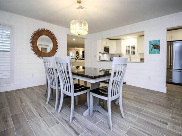 Short Walk to Beach Sanibel Vacation Condo Four Bedroom Sleeps 10