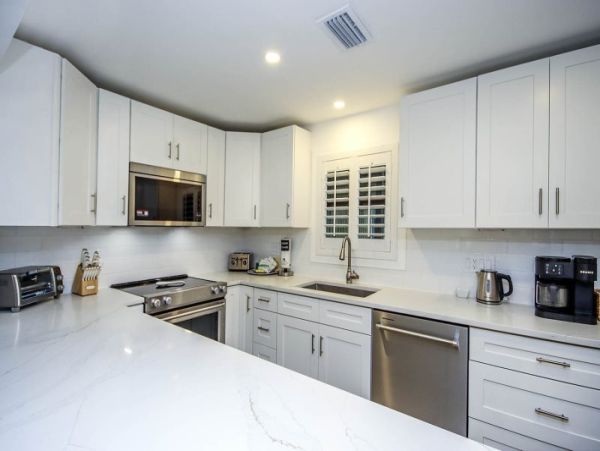 Short Walk to Beach Sanibel Vacation Condo Four Bedroom Sleeps 10
