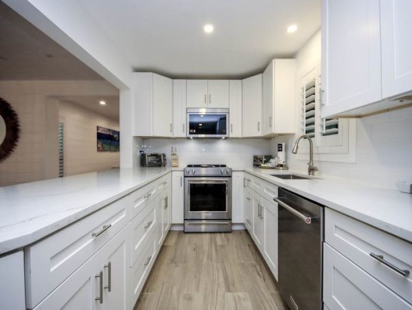 Short Walk to Beach Sanibel Vacation Condo Four Bedroom Sleeps 10