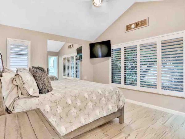 Drive to beach Deep Water Canal Vacation home