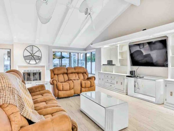 Drive to beach Deep Water Canal Vacation home