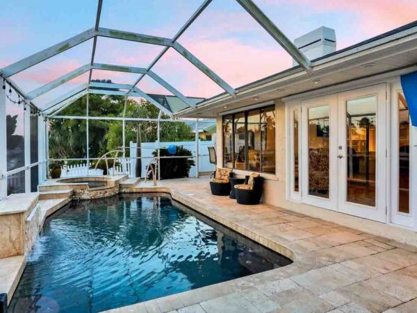 Drive to beach Deep Water Canal Vacation home