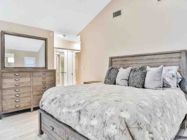 Drive to beach Deep Water Canal Vacation home