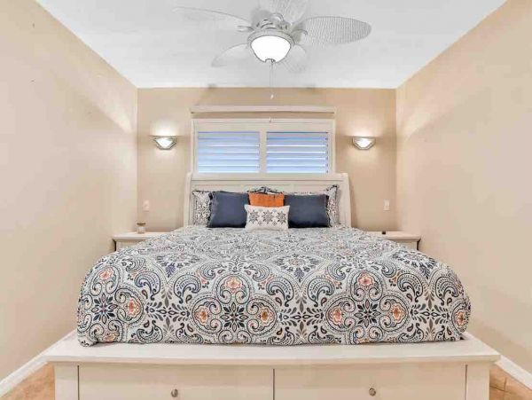 Drive to beach Deep Water Canal Vacation home