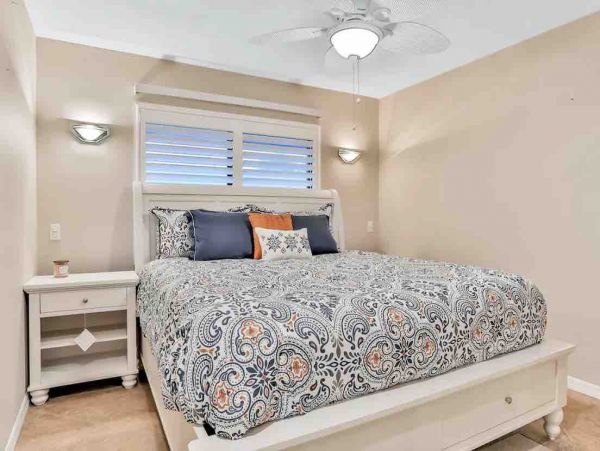 Drive to beach Deep Water Canal Vacation home