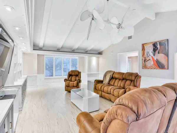 Drive to beach Deep Water Canal Vacation home
