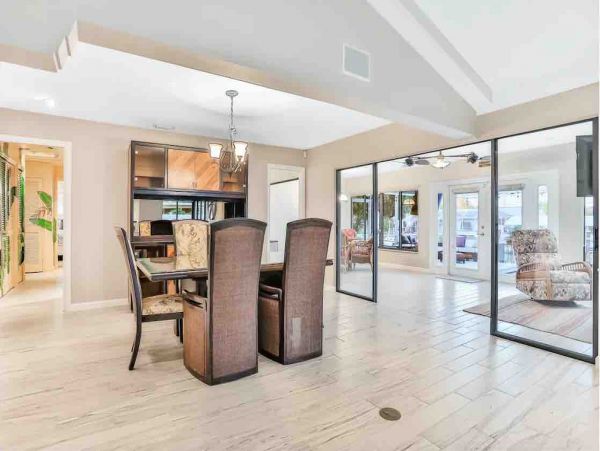 Drive to beach Deep Water Canal Vacation home