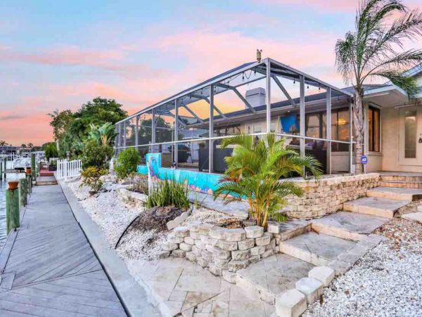Drive to beach Deep Water Canal Vacation home
