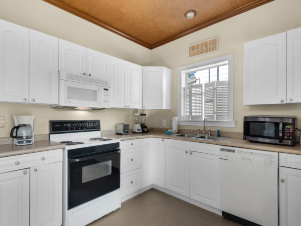 5 Bedroom Main House, 1 Bedroom Guest House in Miramar Beach