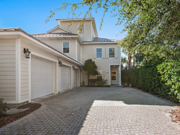 Luxurious Family Retreat in Destin - Private Pool & Lake Views