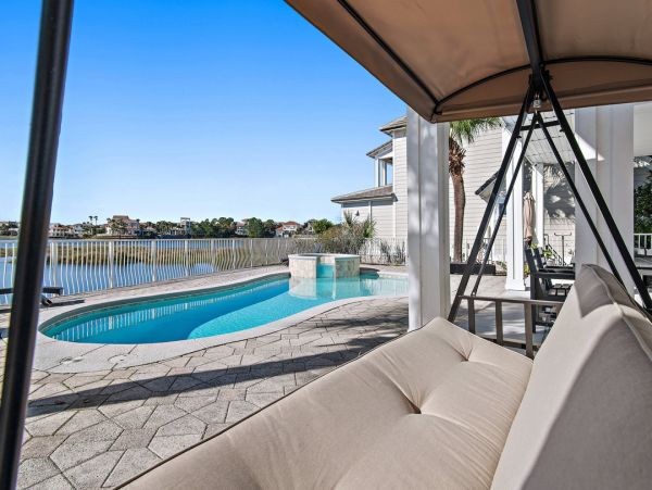 Luxurious Family Retreat in Destin - Private Pool & Lake Views