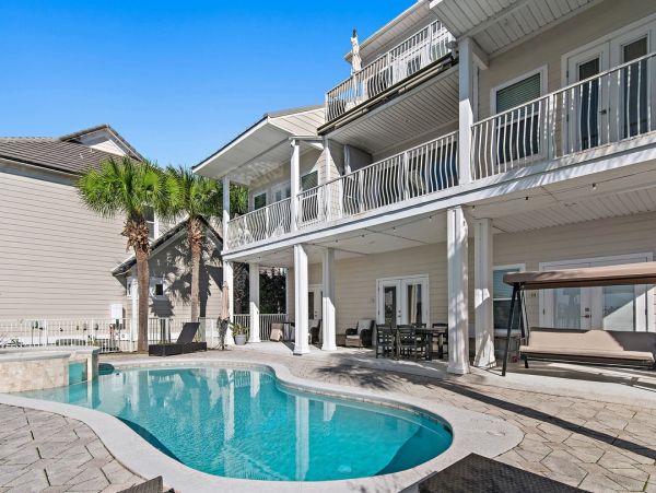 Luxurious Family Retreat in Destin - Private Pool & Lake Views