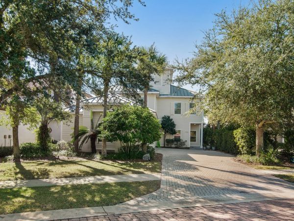 Luxurious Family Retreat in Destin - Private Pool & Lake Views