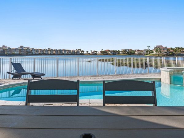 Luxurious Family Retreat in Destin - Private Pool & Lake Views