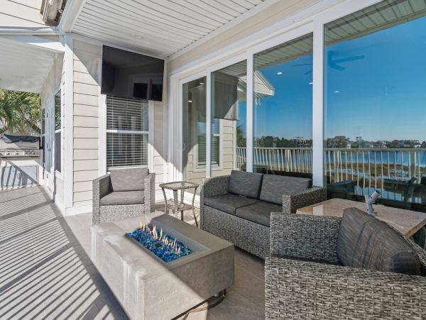 Luxurious Family Retreat in Destin - Private Pool & Lake Views