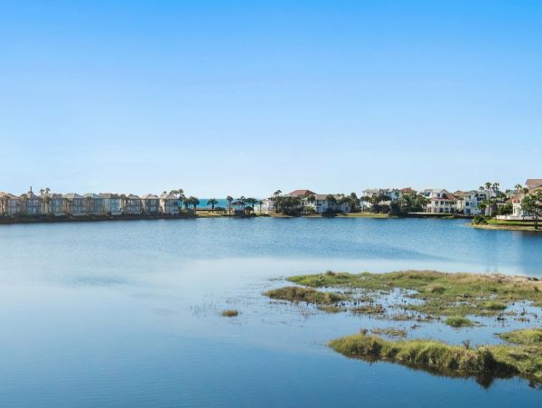 Luxurious Family Retreat in Destin - Private Pool & Lake Views