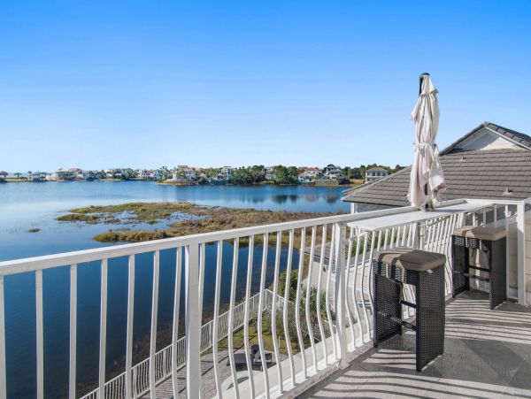 Luxurious Family Retreat in Destin - Private Pool & Lake Views