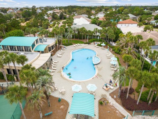 Luxurious Family Retreat in Destin - Private Pool & Lake Views