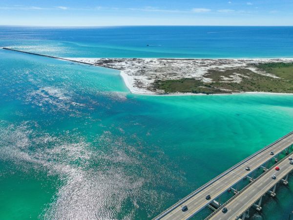 Luxurious Family Retreat in Destin - Private Pool & Lake Views