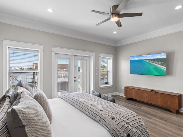 Luxurious Family Retreat in Destin - Private Pool & Lake Views