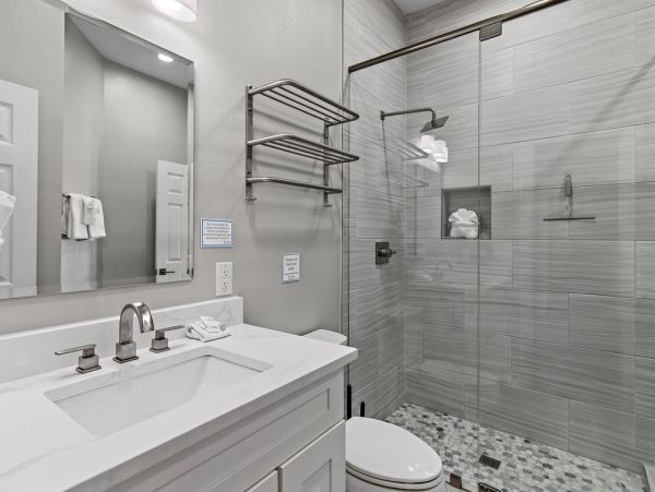 Luxurious Family Retreat in Destin - Private Pool & Lake Views