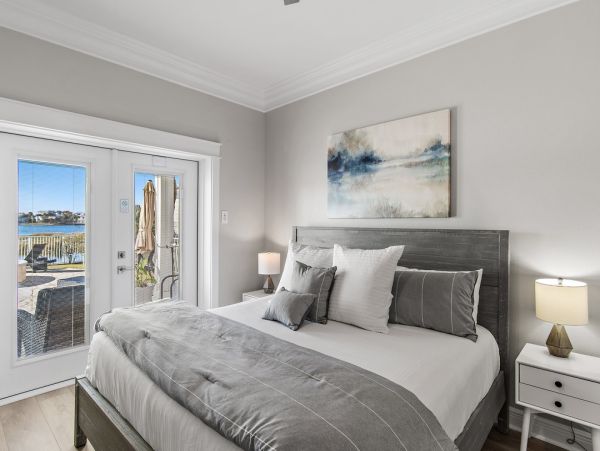 Luxurious Family Retreat in Destin - Private Pool & Lake Views