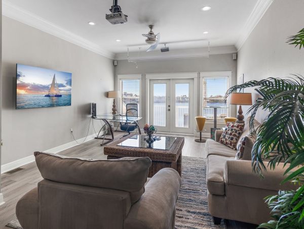 Luxurious Family Retreat in Destin - Private Pool & Lake Views