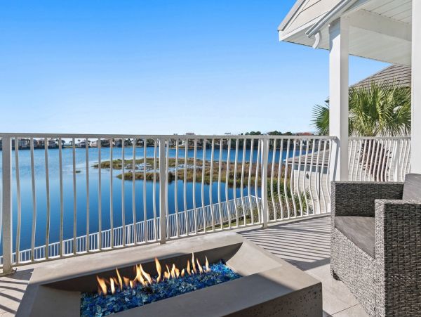 Luxurious Family Retreat in Destin - Private Pool & Lake Views