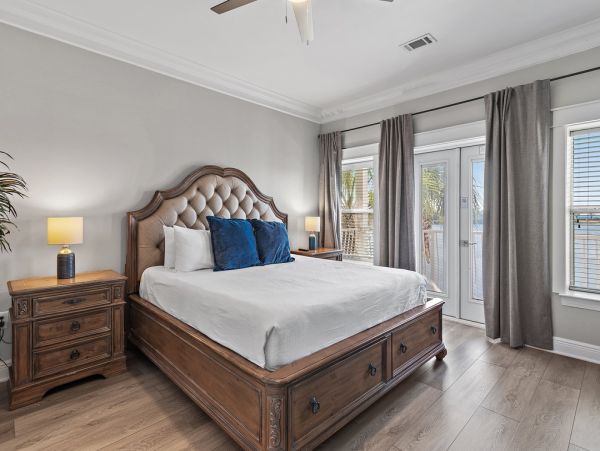 Luxurious Family Retreat in Destin - Private Pool & Lake Views