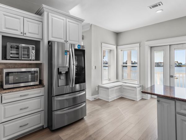 Luxurious Family Retreat in Destin - Private Pool & Lake Views