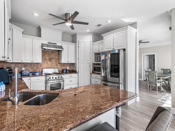 Luxurious Family Retreat in Destin - Private Pool & Lake Views