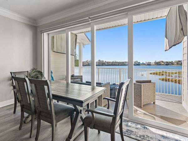 Luxurious Family Retreat in Destin - Private Pool & Lake Views