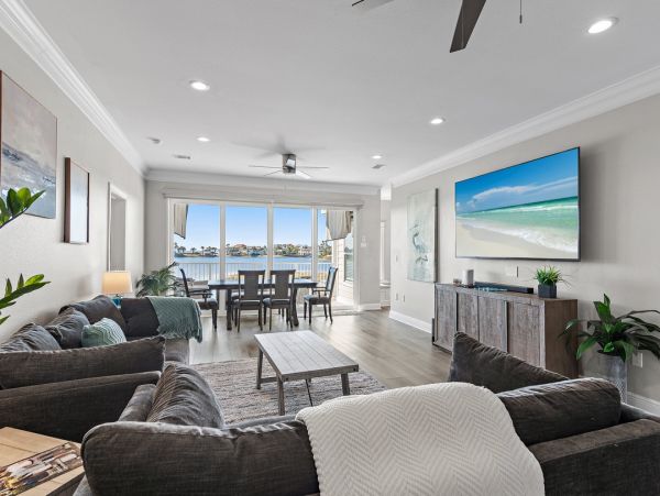 Luxurious Family Retreat in Destin - Private Pool & Lake Views