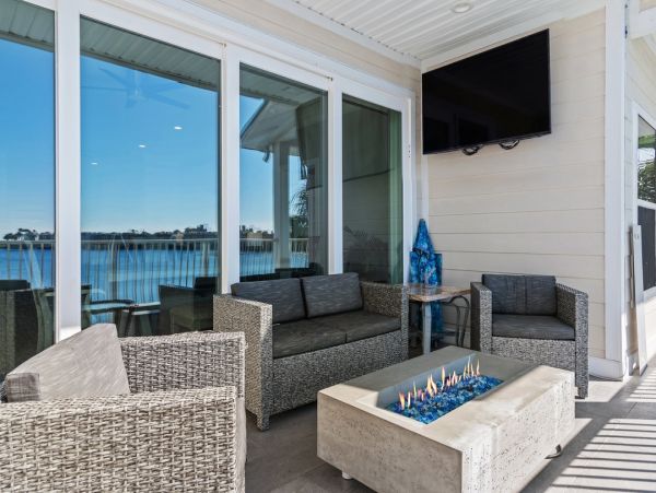 Luxurious Family Retreat in Destin - Private Pool & Lake Views