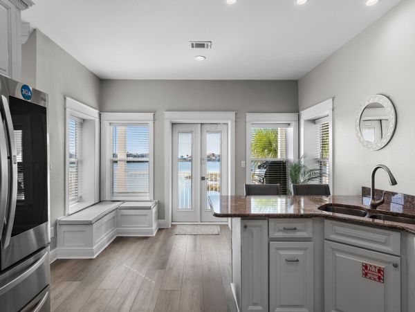 Luxurious Family Retreat in Destin - Private Pool & Lake Views