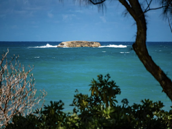 On Beach Kahuku Vacation Home Six Bedroom with Private Pool