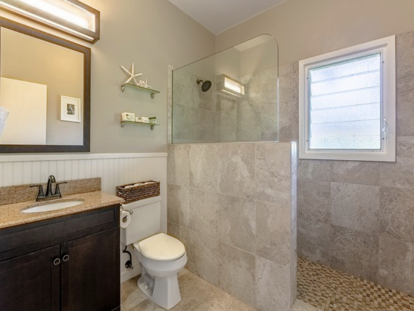 On Beach Kahuku Vacation Home Six Bedroom with Private Pool